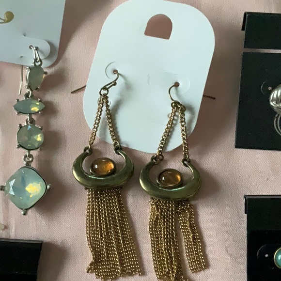 7 Pairs of Assorted Beautiful Earrings 🔥❤️🔥💕🔥💙🔥💚 - Picture 5 of 8